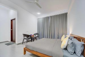 G Square 1 Room with Private Balcony Near Alappuzha Beach & Other Popular Attractions