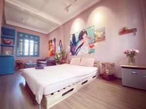 BLUE ROOM with BALCONY 02