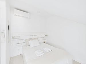 Charming 2BR steps from Castelo De S. Jorge | By Airnest