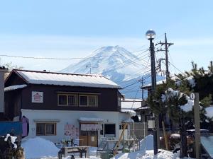 Guesthouse Arakura Private floor and Chureito Pagoda Base
