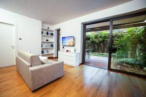 One-bedroom Apartment Unit G with Garden