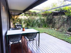 One-bedroom Apartment Unit G with Garden