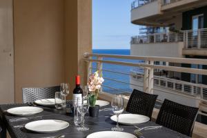 Luxury Apartments with Pool and Terrace, Top Location
