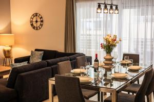 Luxury Apartment with Pool and Terrace, Top Location