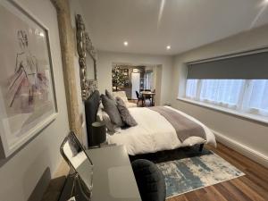 Cosy countryside stay near Bath with free parking