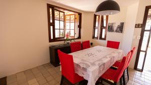 Casa com Wi-Fi, Piscina e Garagem a 550m da Praia