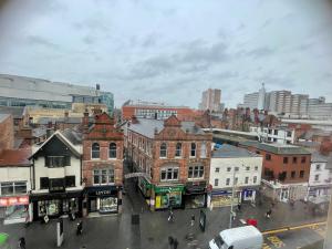 Heart of Notts, Corner Top View Modern & Cosy Studio