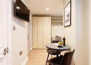 Shared kitchen, micro studio-5min to Baker St Tube