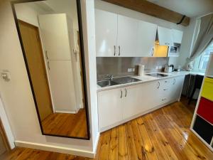 Heart of Notts, Corner Top View Modern & Cosy Studio