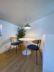 Brand New Cozy Challet-10m walk to the Beach