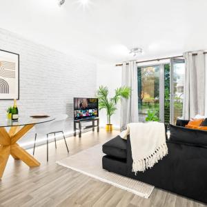 City Centre Apartment with Private Terrace - Pet Friendly 126S