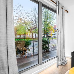 Stylish City Centre Apartment with Private Terrace - Netflix 126S