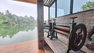 Mama Home Misty Lakeside