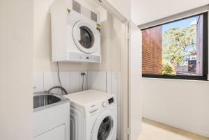 Spacious 3BR Waterloo Near CBD Free Parking