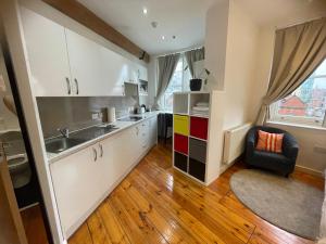 Heart of Notts, Corner Top View Modern & Cosy Studio