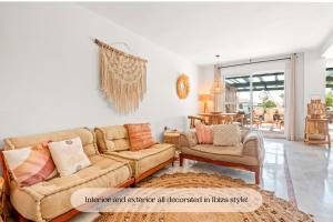 StayatSas Marbella, close to the beach, large 80 m2 terrace, large swimming pools, parking included, 10 minutes from the centre