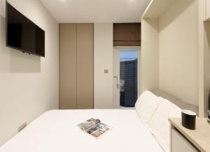 Micro studio-Basement floor- Shared kithen. W1U