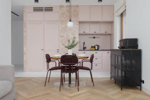 Unique Two Bedroom Apartment with Air Conditioning by Renters Prestige