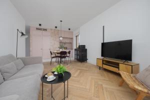 Unique Two Bedroom Apartment with Air Conditioning by Renters Prestige