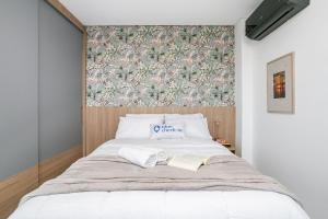 Com linda vista e piscina perto das praias e aeroporto