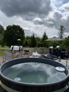 Småländsk stugidyll med vedeldad tunna & pizzaugn