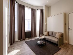 Stunning ground floor studio 5 min to tube