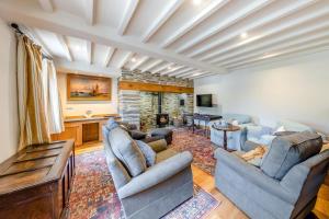 4 Bed in Derwenlas oc-c29244