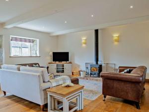 3 Bed in Melbury Abbas 48804