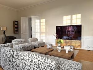 Modern Luxury 3BR Home near Kings Garden