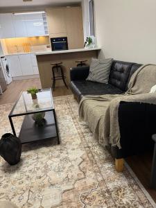 West Greenwich Modern Apartment