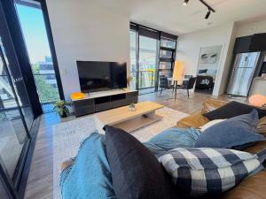 Spacious Luxury 2BR apartment Southbank with parking