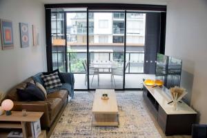 Spacious Luxury 2BR apartment Southbank with parking