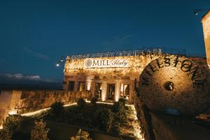 Millstone Cave Suites Hotel