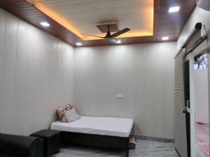 Swastik Farm House --Adjoing to Aravali College