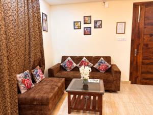 Heaven Vibes Stays Luxury 1Bhk Apartment Tapovan
