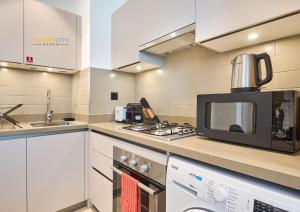 Stylish and Sophisticated Home Near Downtown Dubai Hosted by Desert City Stays