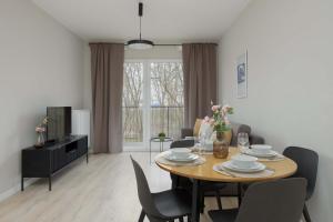Modern & Bright Apartment Marywilska in Warsaw with Parking by Noclegi Renters