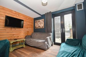 Spacious 7 Bedroom Budget Apartment in Headingley