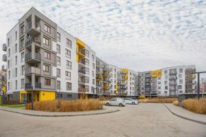 Modern & Bright Apartment Marywilska in Warsaw with Parking by Noclegi Renters