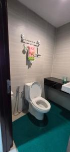 Comfortable Studio at West Vista Apartment