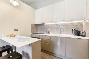 First floor- studio 5 min walk to West Hampstead.