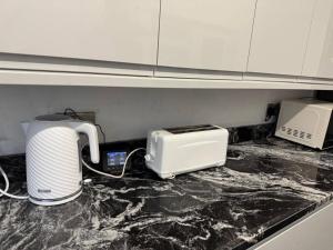 Spacious 4-Bedroom Home in Ashford, Kent - Perfect for Families and Groups