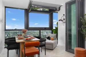 Luxury 50th Floor 2BR at Queens Wharf with Parking