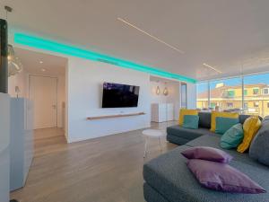 Seafront Luxury Apartment with Private Parking by Host Hero