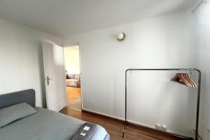 Charming Flat by Canal Saint-Martin Lines 1158