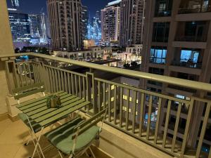 Burj Khalifa 1BR Pool Gym Sauna Dubai Mall