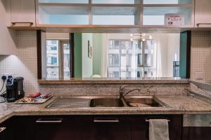 Burj Khalifa 1BR Pool Gym Sauna Dubai Mall