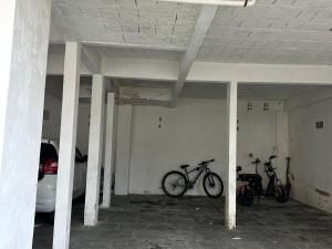 06 - Apt 2 dormitórios - Melhor local Bombas