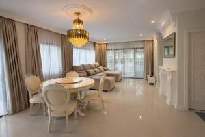 Luxury Private Pool Villa Pattaya Baan Dusit Park