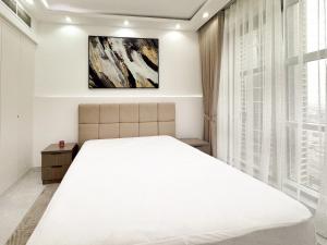 Dream Shoma-2BR - Pool - Walk to Burj Khalifa